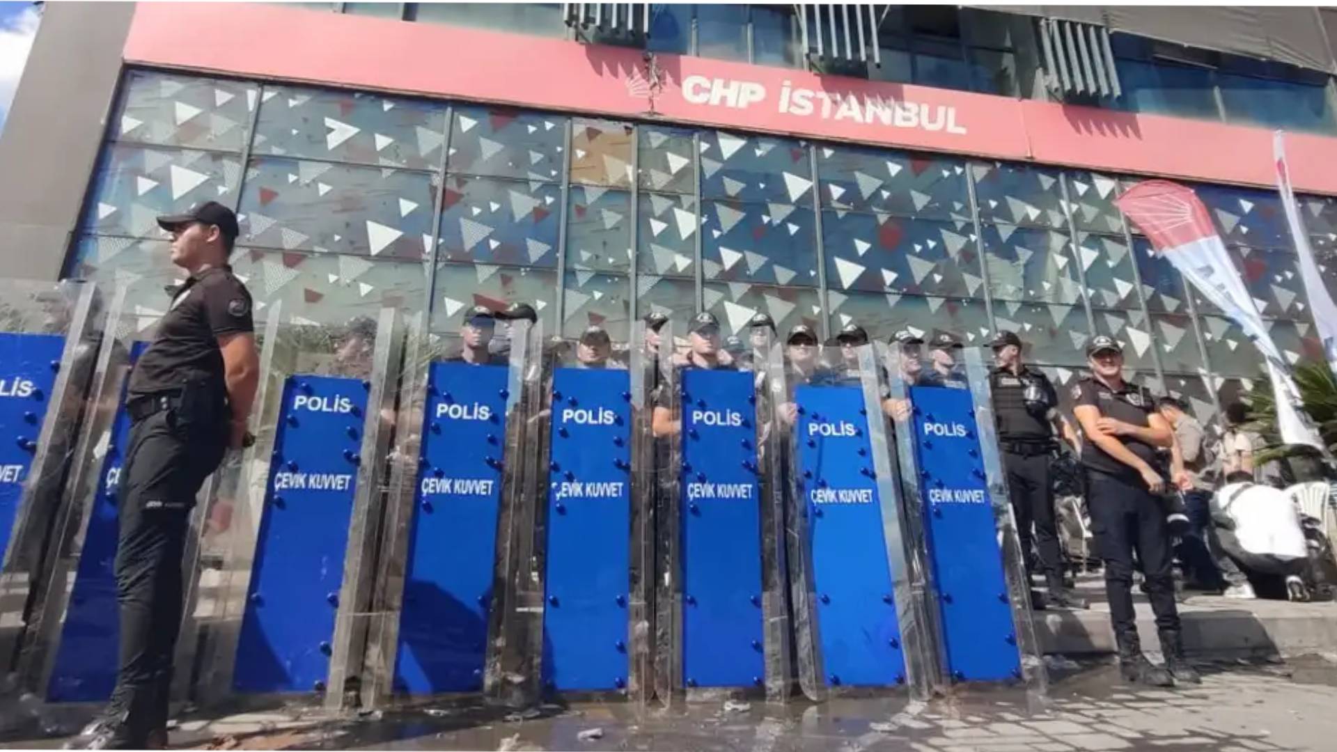 abdulkadir selvi chpye gaz sikilmasi dogru olmadi orasi bir teror yuvasi degil ana muhalefet partisinin istanbul il baskanligi uPbqvYff