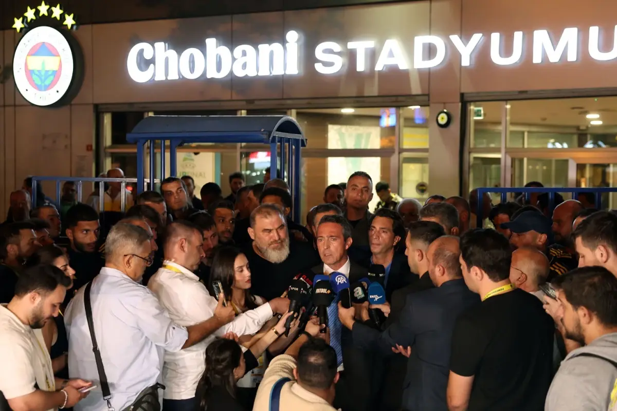 ali koc mac sonu cildirdi futbolculari yanina alip buraya gelemez binlerce kisi sahaya iner dedi zxyjwwAq