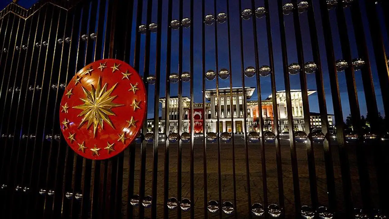 chpli isim ortaya koydu cumhurbaskanligi gunde 2 bin 25 yilda 739 bin 467 asgari ucret harcamis BmW8rBDt