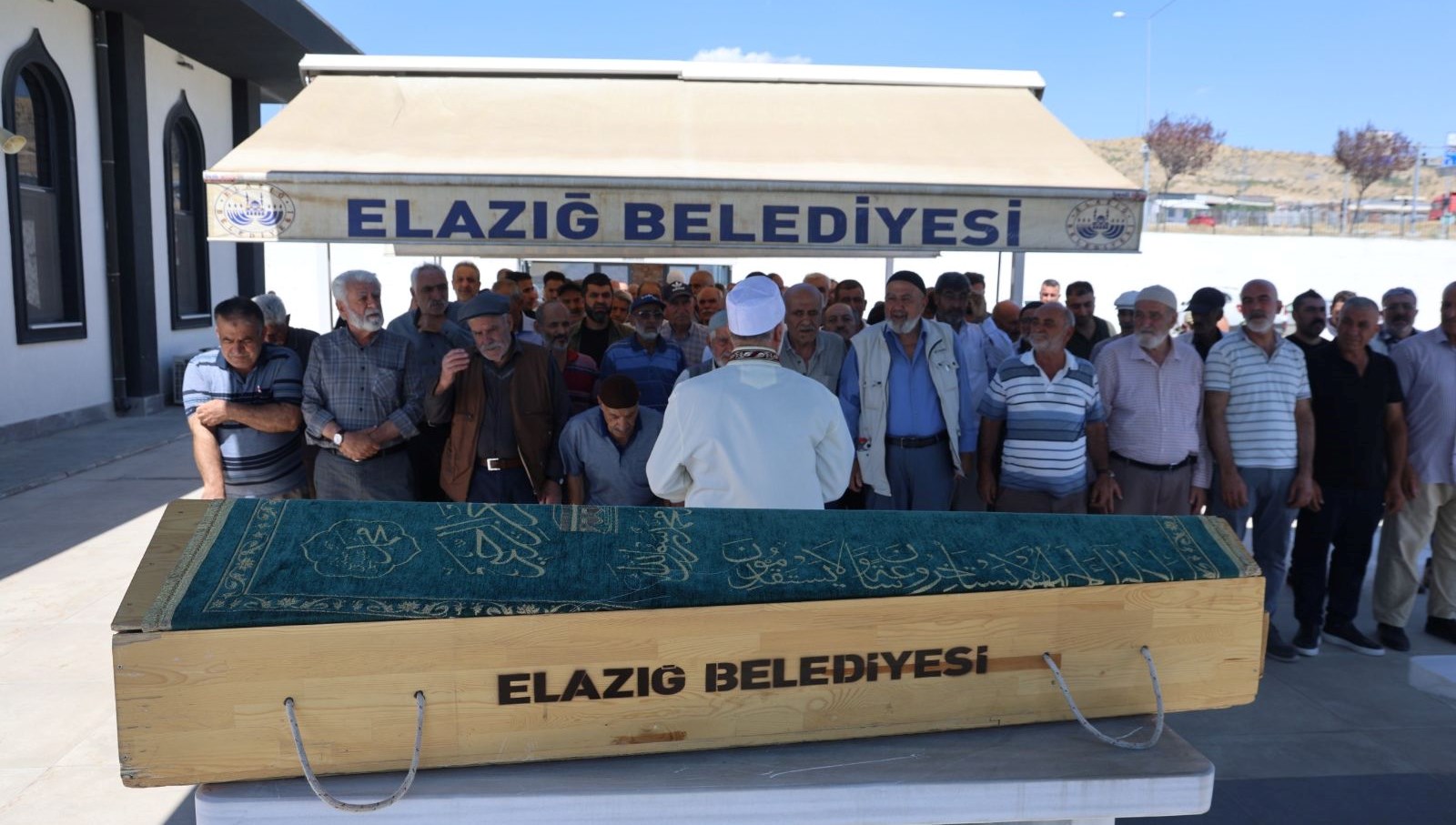 emekli maasini cekmeye cikmisti yarim saat icinde 2 otomobilin carptigi adam hayatini kaybetti 1EPiaRV6