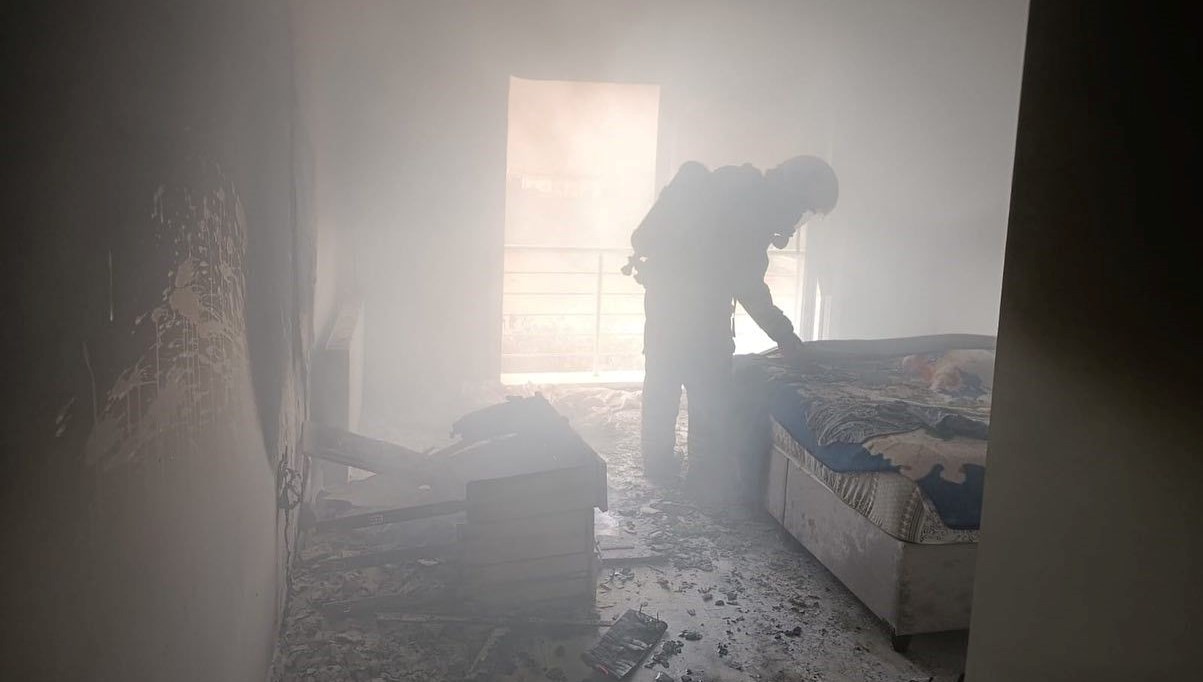 arsuzda bir ev alevlere teslim oldu CgTZaNtf.jpg