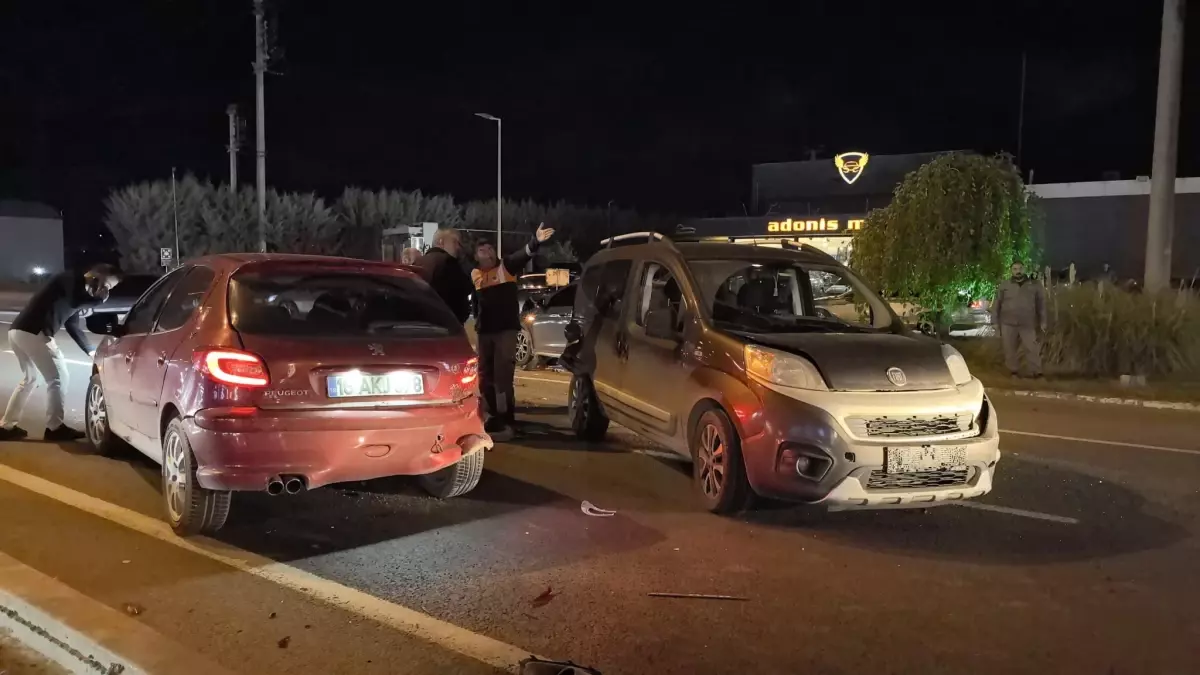 inegolde zincirleme kaza 3 yarali 3CnTsHMl.jpg