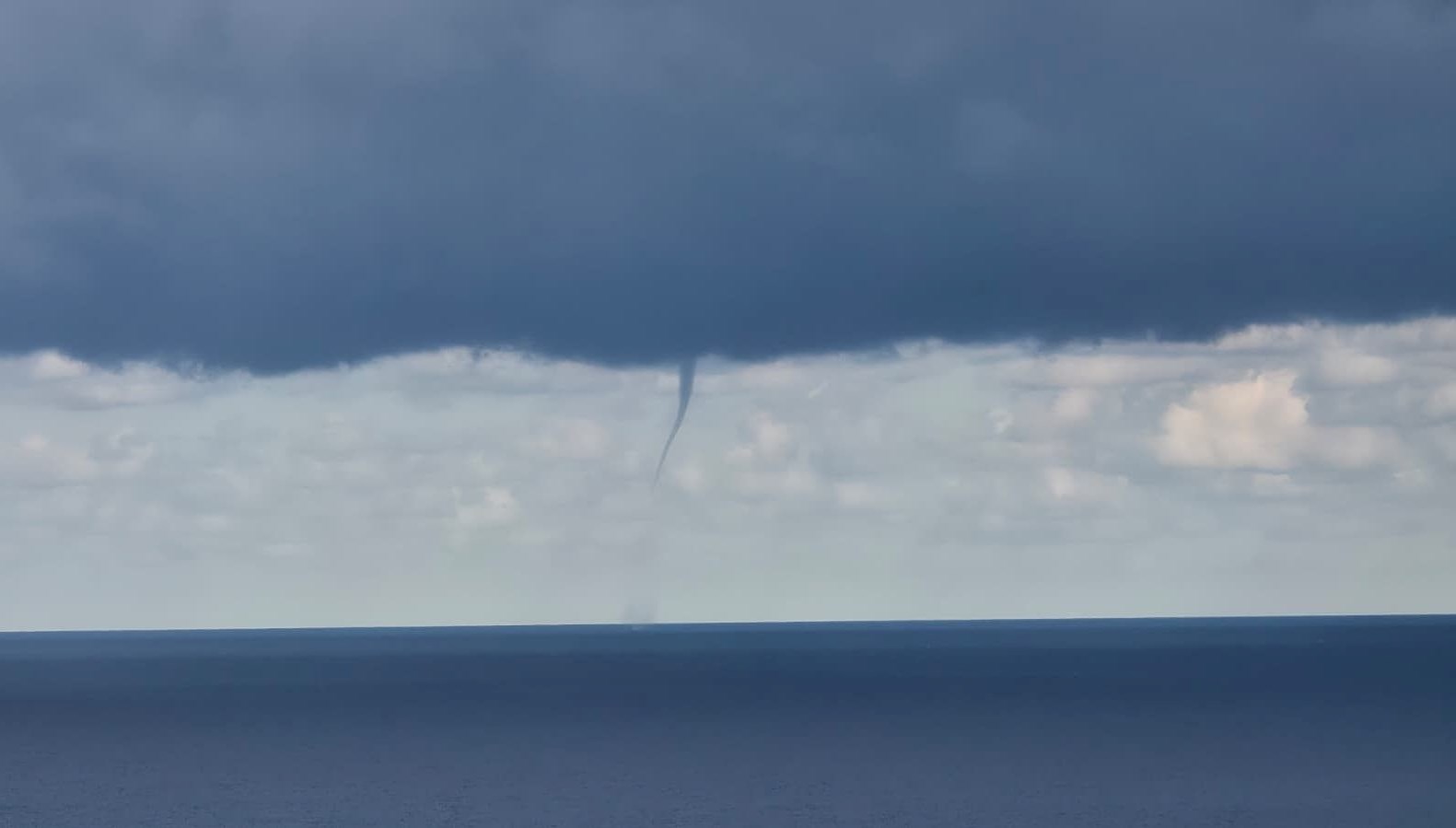 zonguldak aciklarinda art arda hortumlar fWx2HtBB.jpg