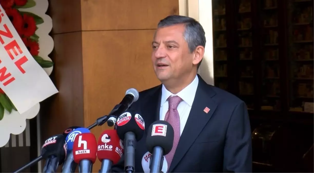 ozgur ozel eczacilik tarihi ve guzel sanatlari muzesinin acilisinda konustu ap71MKQX.jpg