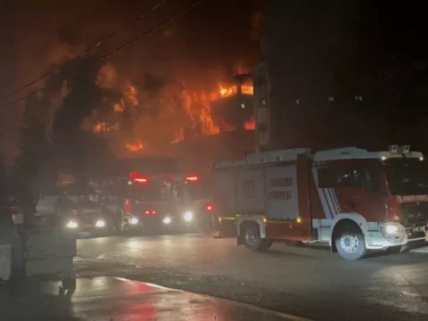 Fındık Fabrikasındaki Yangın Kontrol Altına Alınmaya Çalışılıyor