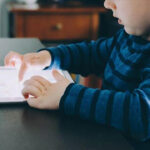 Çocukların Sosyal Medya Kullanımı İçin Yeni Düzenlemeler Yürürlüğe Girdi: Uzman Görüşleri