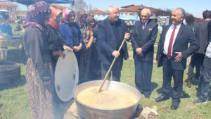 hititlerden-gunumuze-3-bin-yillik-sir-corumda-kazanlar-bu-kez-bahar-icin-kaynadi-X9EueXT5