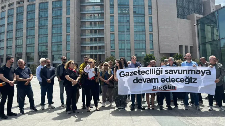 gazetecilerden-sert-tepki-sarya-topraki-hedef-gosterenler-cinayetin-suc-ortagidir-WjZZU5ZB